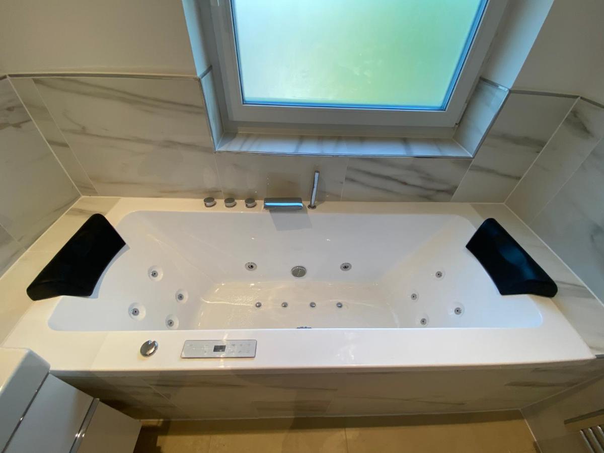 Luxury Apartment With Air Conditioning & Jaccuzzi Near Frankfurt Wiesbaden 호프하임암타우누스 외부 사진